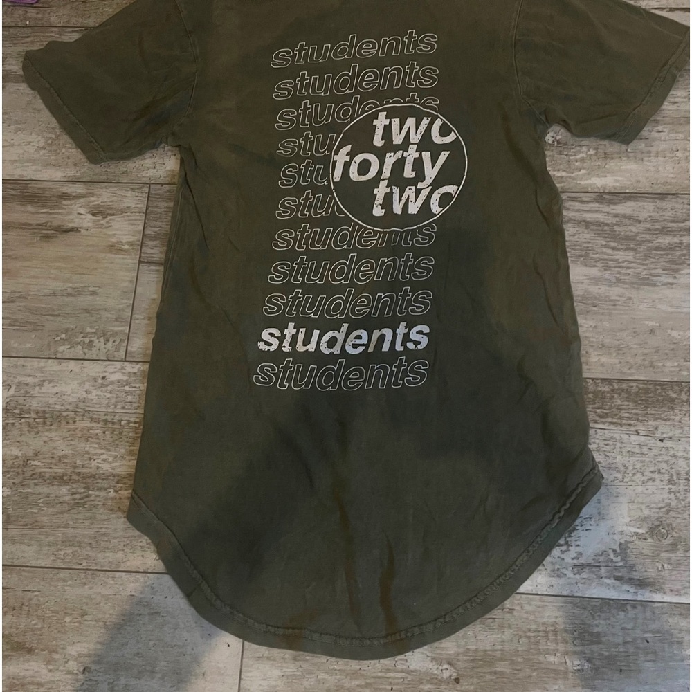 2 42 olive green tee-shirt